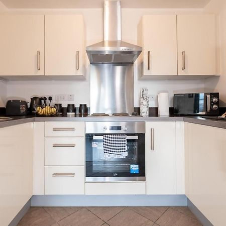 Caliber Stays Birmingham Bliss - Medusa Suite Apartments - Central 2-Bed Retreat - City Attractions, Sleeps 4, Free Netflix, Nearby Parking & Close Proximity - Bullring, Grand Central, The Cube - 5 Minutes Walk מראה חיצוני תמונה