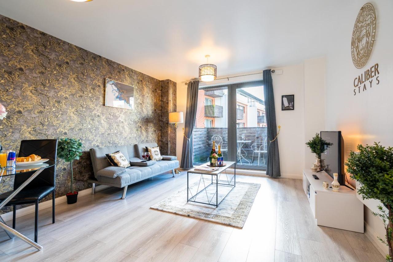 Caliber Stays Birmingham Bliss - Medusa Suite Apartments - Central 2-Bed Retreat - City Attractions, Sleeps 4, Free Netflix, Nearby Parking & Close Proximity - Bullring, Grand Central, The Cube - 5 Minutes Walk מראה חיצוני תמונה