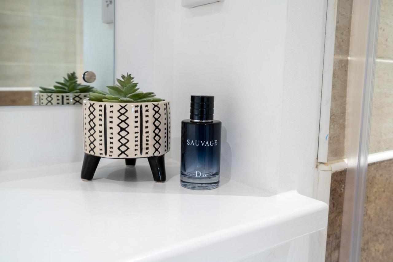 Caliber Stays Birmingham Bliss - Medusa Suite Apartments - Central 2-Bed Retreat - City Attractions, Sleeps 4, Free Netflix, Nearby Parking & Close Proximity - Bullring, Grand Central, The Cube - 5 Minutes Walk מראה חיצוני תמונה