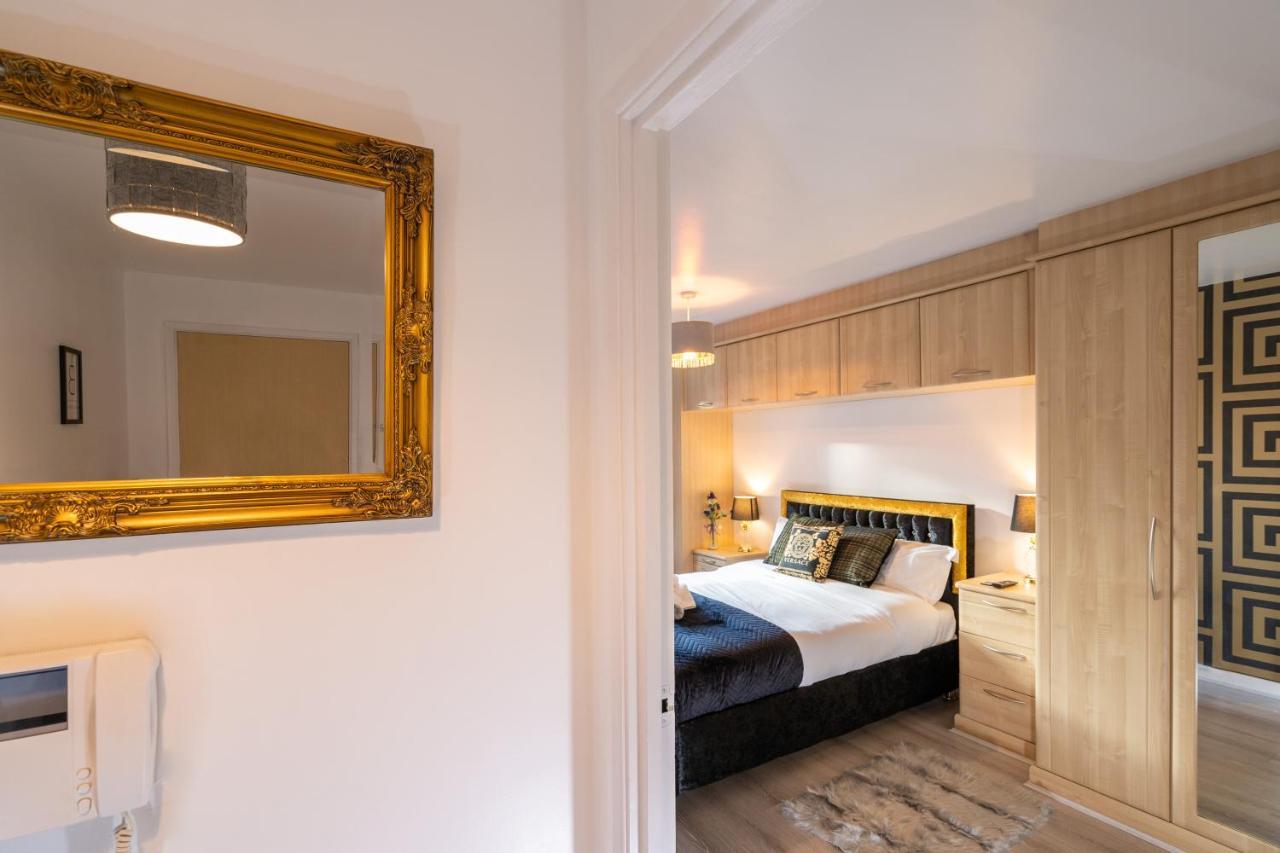 Caliber Stays Birmingham Bliss - Medusa Suite Apartments - Central 2-Bed Retreat - City Attractions, Sleeps 4, Free Netflix, Nearby Parking & Close Proximity - Bullring, Grand Central, The Cube - 5 Minutes Walk מראה חיצוני תמונה