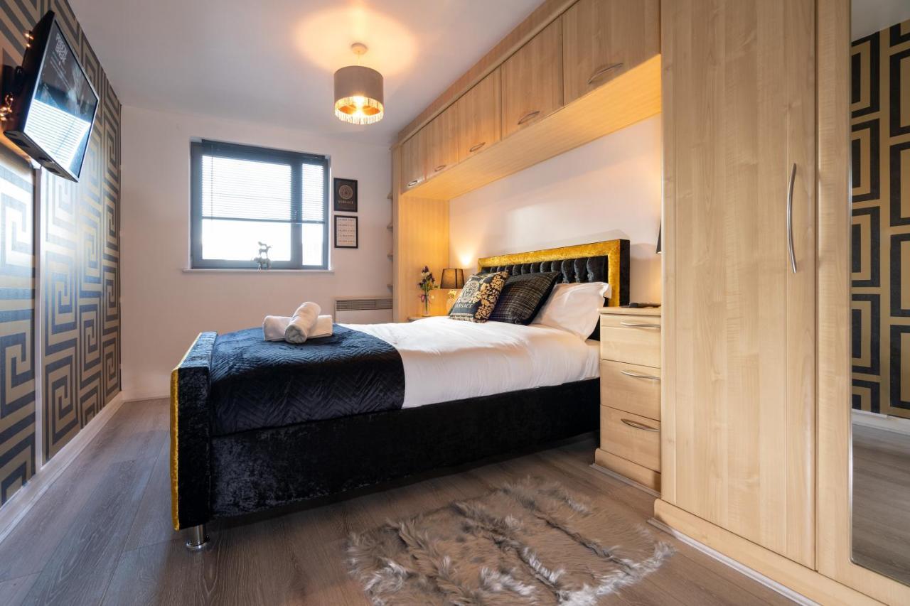Caliber Stays Birmingham Bliss - Medusa Suite Apartments - Central 2-Bed Retreat - City Attractions, Sleeps 4, Free Netflix, Nearby Parking & Close Proximity - Bullring, Grand Central, The Cube - 5 Minutes Walk מראה חיצוני תמונה