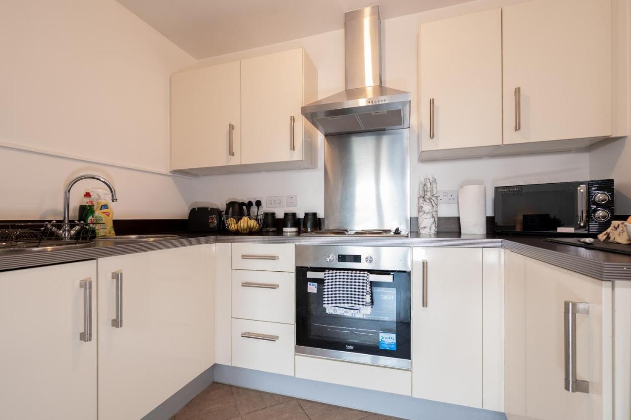 Caliber Stays Birmingham Bliss - Medusa Suite Apartments - Central 2-Bed Retreat - City Attractions, Sleeps 4, Free Netflix, Nearby Parking & Close Proximity - Bullring, Grand Central, The Cube - 5 Minutes Walk מראה חיצוני תמונה